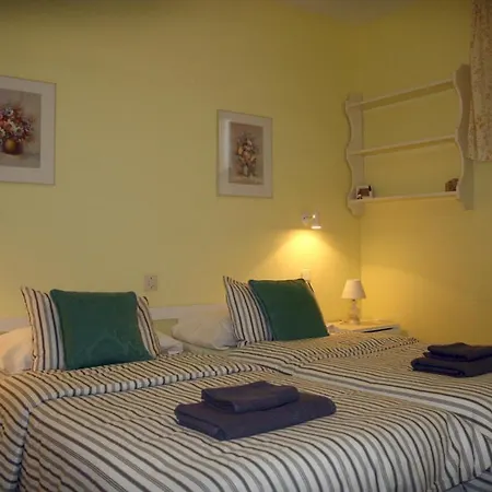 Cosy Close To The Beach!